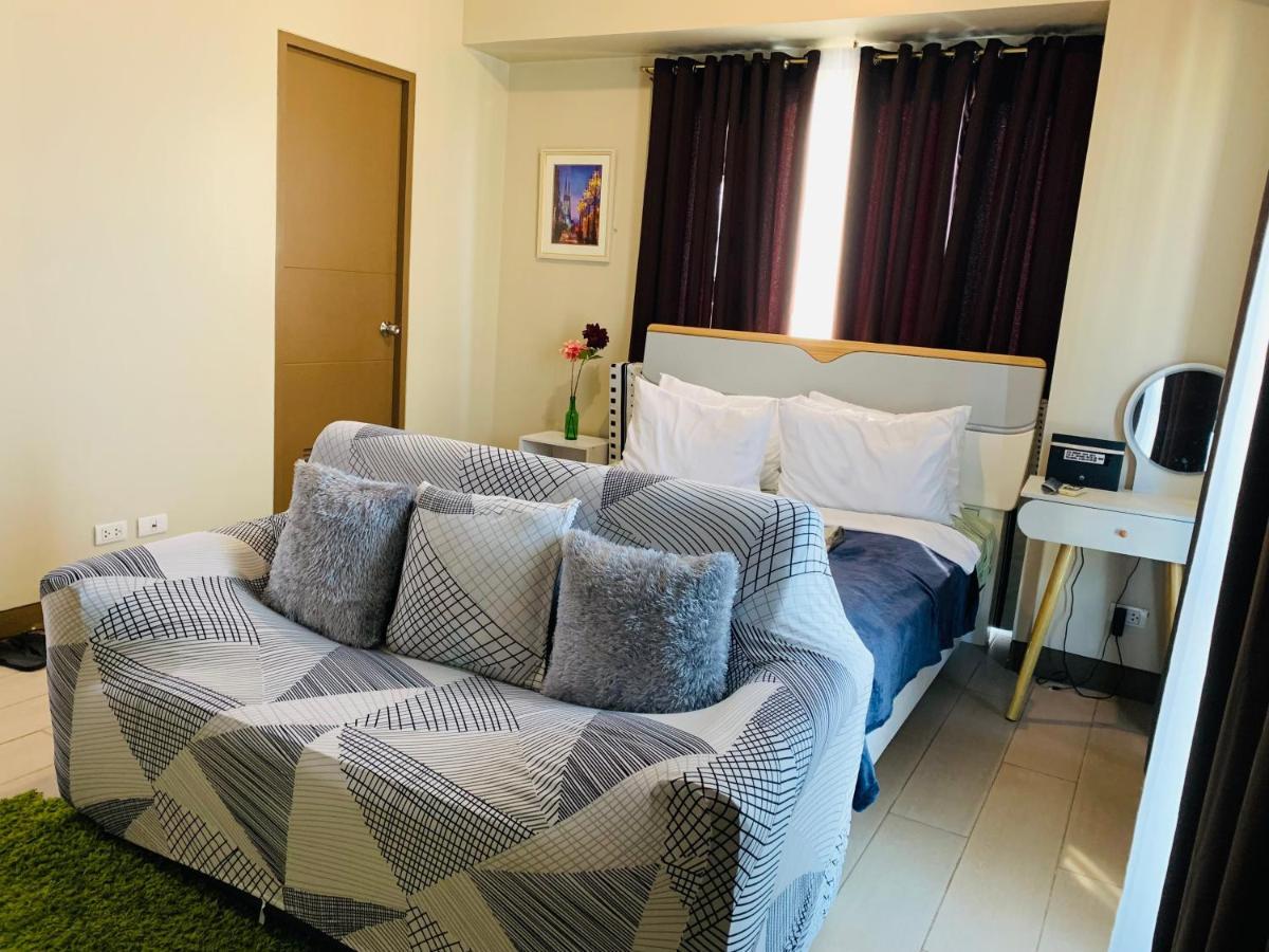 Two Palm Tree Villas Condominium - Studio 8Th Fl With Balcony - Across Terminal 3 Airport Pasay Exterior foto