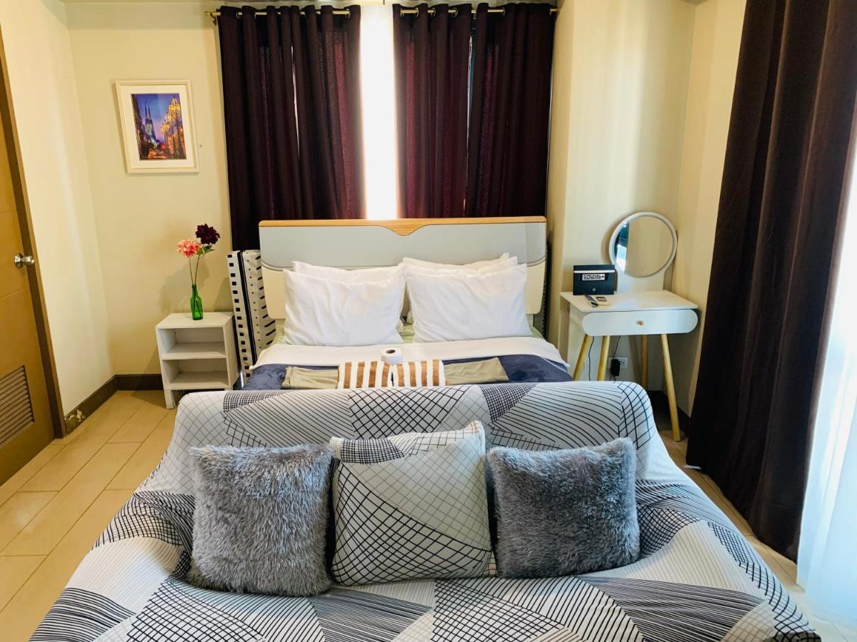 Two Palm Tree Villas Condominium - Studio 8Th Fl With Balcony - Across Terminal 3 Airport Pasay Exterior foto